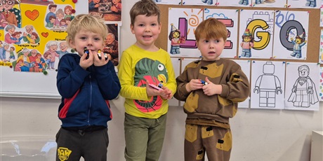 Powiększ grafikę: miedzynarodowy-dzien-klockow-lego-w-przedszkolu-wesole-skrzaty-671627.jpg