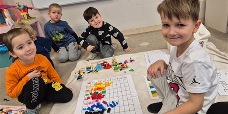 Powiększ grafikę: miedzynarodowy-dzien-klockow-lego-w-przedszkolu-wesole-skrzaty-671629.jpg