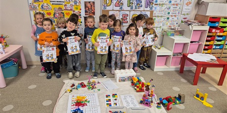 Powiększ grafikę: miedzynarodowy-dzien-klockow-lego-w-przedszkolu-wesole-skrzaty-671633.jpg