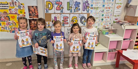 Powiększ grafikę: miedzynarodowy-dzien-klockow-lego-w-przedszkolu-wesole-skrzaty-671634.jpg