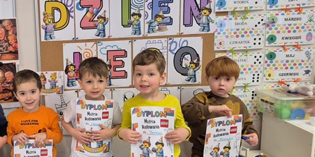 Powiększ grafikę: miedzynarodowy-dzien-klockow-lego-w-przedszkolu-wesole-skrzaty-671635.jpg