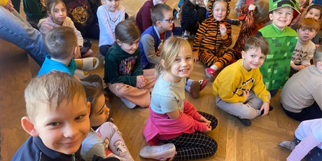 Powiększ grafikę: miedzynarodowy-dzien-kubusia-puchatka-w-wesolych-skrzatach-671534.jpg