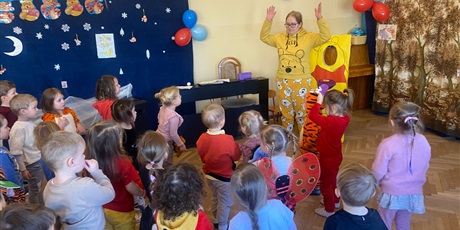 Powiększ grafikę: miedzynarodowy-dzien-kubusia-puchatka-w-wesolych-skrzatach-671538.jpg