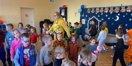 Powiększ grafikę: miedzynarodowy-dzien-kubusia-puchatka-w-wesolych-skrzatach-671539.jpg