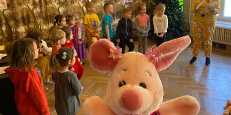 Powiększ grafikę: miedzynarodowy-dzien-kubusia-puchatka-w-wesolych-skrzatach-671540.jpg