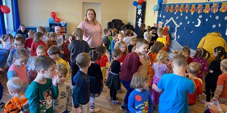 Powiększ grafikę: miedzynarodowy-dzien-kubusia-puchatka-w-wesolych-skrzatach-671549.jpg