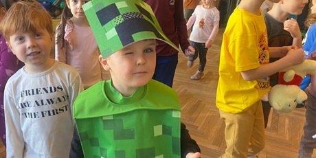 Powiększ grafikę: miedzynarodowy-dzien-kubusia-puchatka-w-wesolych-skrzatach-671551.jpg