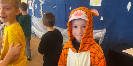 Powiększ grafikę: miedzynarodowy-dzien-kubusia-puchatka-w-wesolych-skrzatach-671554.jpg