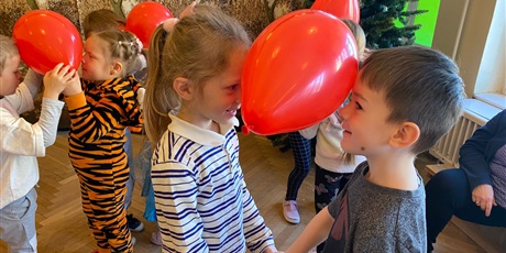 Powiększ grafikę: miedzynarodowy-dzien-kubusia-puchatka-w-wesolych-skrzatach-671555.jpg