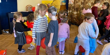 Powiększ grafikę: miedzynarodowy-dzien-kubusia-puchatka-w-wesolych-skrzatach-671560.jpg