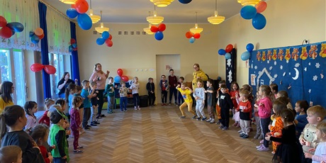 Powiększ grafikę: miedzynarodowy-dzien-kubusia-puchatka-w-wesolych-skrzatach-671567.jpg