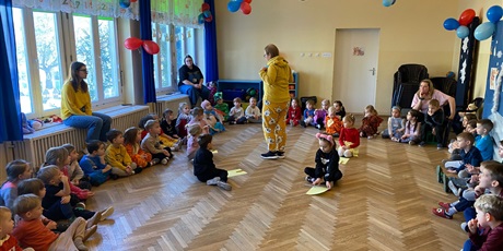 Powiększ grafikę: miedzynarodowy-dzien-kubusia-puchatka-w-wesolych-skrzatach-671569.jpg