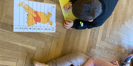 Powiększ grafikę: miedzynarodowy-dzien-kubusia-puchatka-w-wesolych-skrzatach-671574.jpg