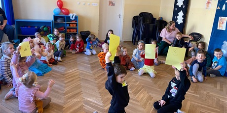 Powiększ grafikę: miedzynarodowy-dzien-kubusia-puchatka-w-wesolych-skrzatach-671579.jpg