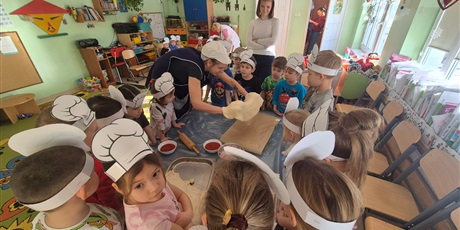 Powiększ grafikę: miedzynarodowy-dzien-pizzy-w-wesolych-skrzatach-675930.jpg