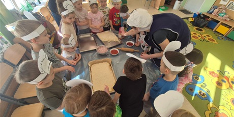 Powiększ grafikę: miedzynarodowy-dzien-pizzy-w-wesolych-skrzatach-675932.jpg