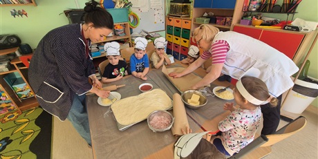 Powiększ grafikę: miedzynarodowy-dzien-pizzy-w-wesolych-skrzatach-675933.jpg