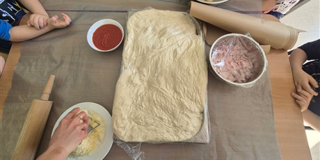 Powiększ grafikę: miedzynarodowy-dzien-pizzy-w-wesolych-skrzatach-675934.jpg