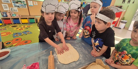 Powiększ grafikę: miedzynarodowy-dzien-pizzy-w-wesolych-skrzatach-675937.jpg