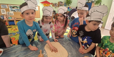 Powiększ grafikę: miedzynarodowy-dzien-pizzy-w-wesolych-skrzatach-675938.jpg