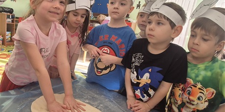 Powiększ grafikę: miedzynarodowy-dzien-pizzy-w-wesolych-skrzatach-675941.jpg