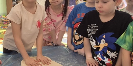 Powiększ grafikę: miedzynarodowy-dzien-pizzy-w-wesolych-skrzatach-675944.jpg