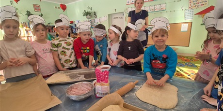 Powiększ grafikę: miedzynarodowy-dzien-pizzy-w-wesolych-skrzatach-675948.jpg