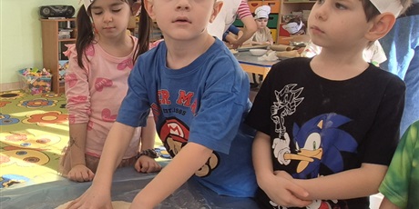 Powiększ grafikę: miedzynarodowy-dzien-pizzy-w-wesolych-skrzatach-675950.jpg