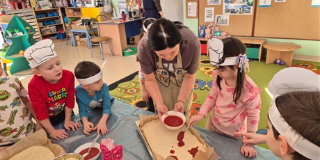 Powiększ grafikę: miedzynarodowy-dzien-pizzy-w-wesolych-skrzatach-675956.jpg