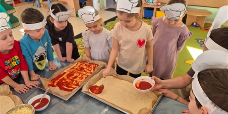 Powiększ grafikę: miedzynarodowy-dzien-pizzy-w-wesolych-skrzatach-675957.jpg