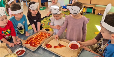 Powiększ grafikę: miedzynarodowy-dzien-pizzy-w-wesolych-skrzatach-675958.jpg