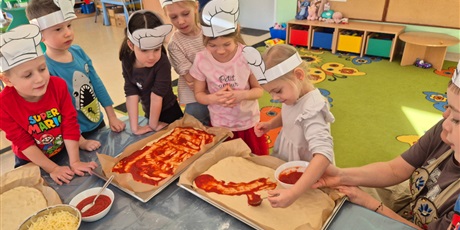 Powiększ grafikę: miedzynarodowy-dzien-pizzy-w-wesolych-skrzatach-675959.jpg