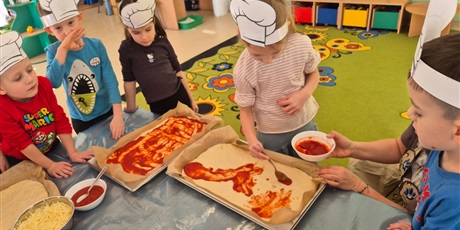 Powiększ grafikę: miedzynarodowy-dzien-pizzy-w-wesolych-skrzatach-675961.jpg