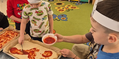 Powiększ grafikę: miedzynarodowy-dzien-pizzy-w-wesolych-skrzatach-675962.jpg