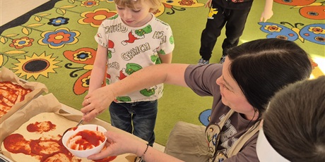 Powiększ grafikę: miedzynarodowy-dzien-pizzy-w-wesolych-skrzatach-675964.jpg