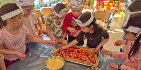 Powiększ grafikę: miedzynarodowy-dzien-pizzy-w-wesolych-skrzatach-675968.jpg