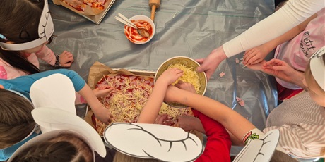 Powiększ grafikę: miedzynarodowy-dzien-pizzy-w-wesolych-skrzatach-675972.jpg