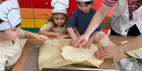 Powiększ grafikę: miedzynarodowy-dzien-pizzy-w-wesolych-skrzatach-675980.jpg