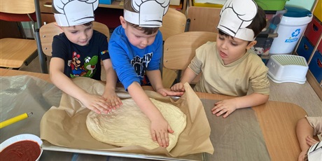 Powiększ grafikę: miedzynarodowy-dzien-pizzy-w-wesolych-skrzatach-675982.jpg