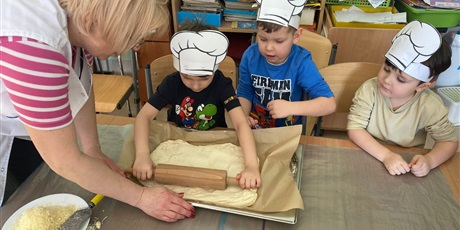 Powiększ grafikę: miedzynarodowy-dzien-pizzy-w-wesolych-skrzatach-675984.jpg