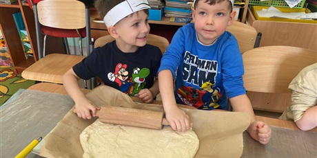 Powiększ grafikę: miedzynarodowy-dzien-pizzy-w-wesolych-skrzatach-675985.jpg