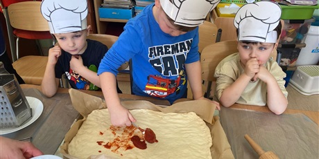 Powiększ grafikę: miedzynarodowy-dzien-pizzy-w-wesolych-skrzatach-675992.jpg