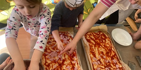 Powiększ grafikę: miedzynarodowy-dzien-pizzy-w-wesolych-skrzatach-675996.jpg