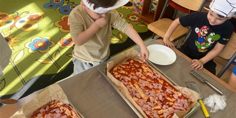 Powiększ grafikę: miedzynarodowy-dzien-pizzy-w-wesolych-skrzatach-676001.jpg