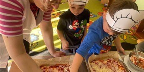 Powiększ grafikę: miedzynarodowy-dzien-pizzy-w-wesolych-skrzatach-676006.jpg