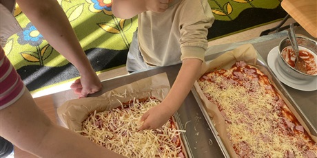 Powiększ grafikę: miedzynarodowy-dzien-pizzy-w-wesolych-skrzatach-676007.jpg