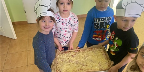 Powiększ grafikę: miedzynarodowy-dzien-pizzy-w-wesolych-skrzatach-676011.jpg