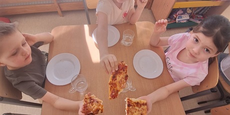 Powiększ grafikę: miedzynarodowy-dzien-pizzy-w-wesolych-skrzatach-676012.jpg