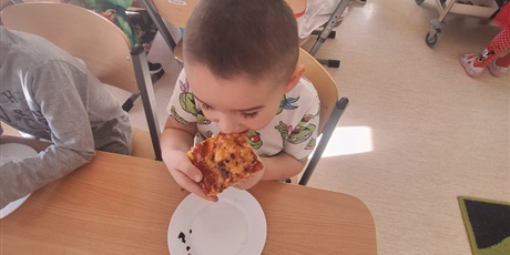 Powiększ grafikę: miedzynarodowy-dzien-pizzy-w-wesolych-skrzatach-676017.jpg