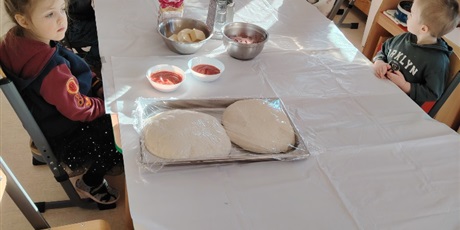 Powiększ grafikę: miedzynarodowy-dzien-pizzy-w-wesolych-skrzatach-676024.jpg